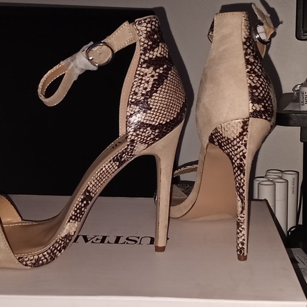 Geneva Natural Snake Skin Shoe
